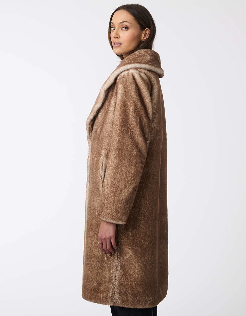 Luxe Plush Faux Fur Coat - Image 3